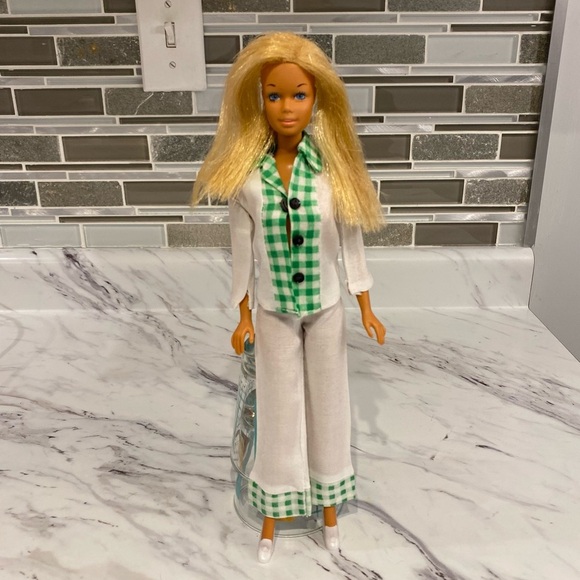 Vintage 1971 Malibu Barbie with outfit made in Japan - Picture 1 of 14